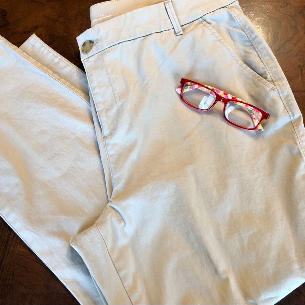 Old Navy Skinny Midrise Everyday Khakis Size 16